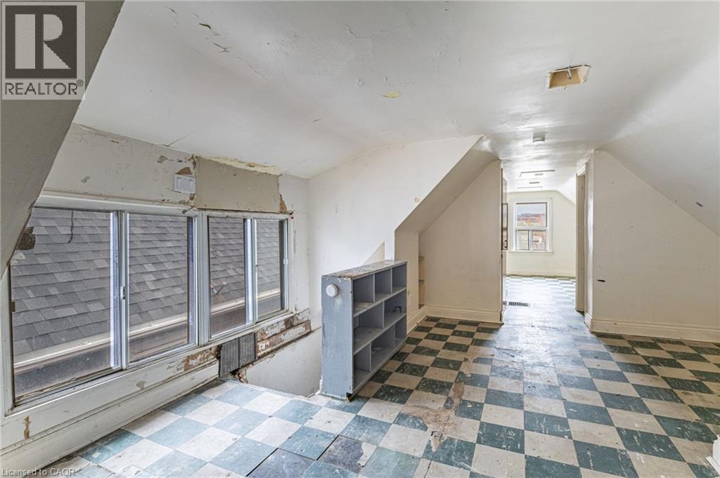 39 Munroe Street, Hamilton, ON - Indoor Photo Showing Other Room