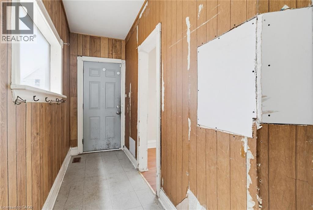 39 Munroe Street, Hamilton, ON - Indoor Photo Showing Other Room