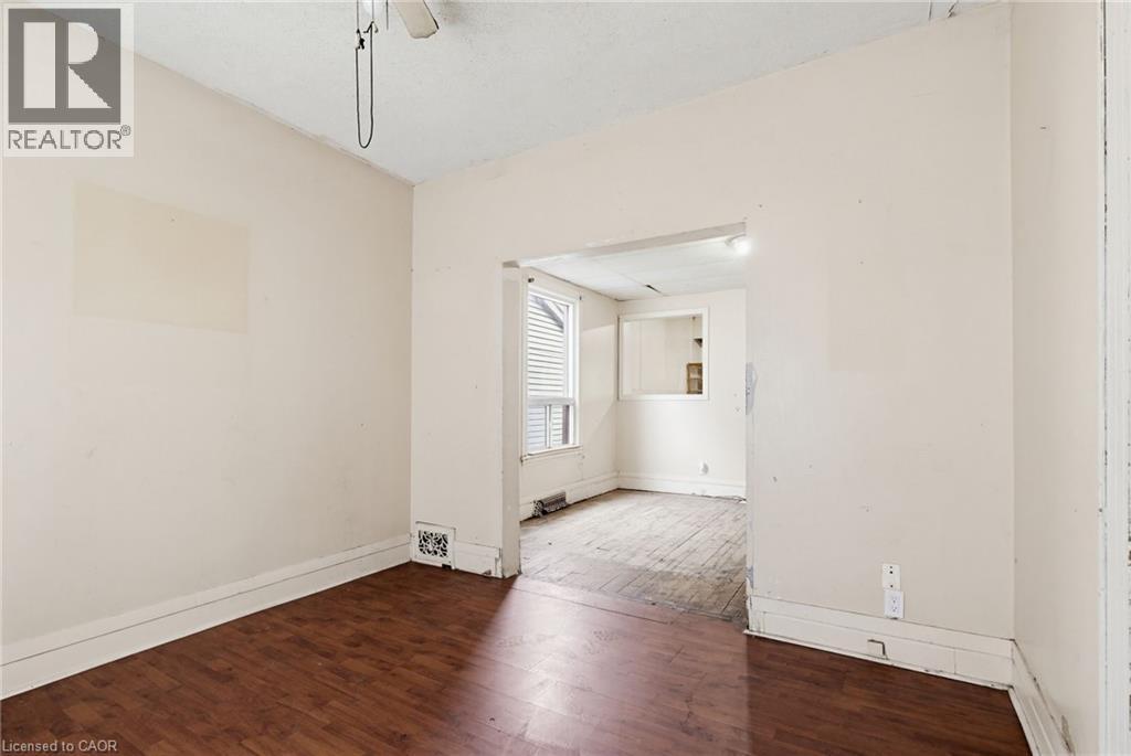 39 Munroe Street, Hamilton, ON - Indoor Photo Showing Other Room