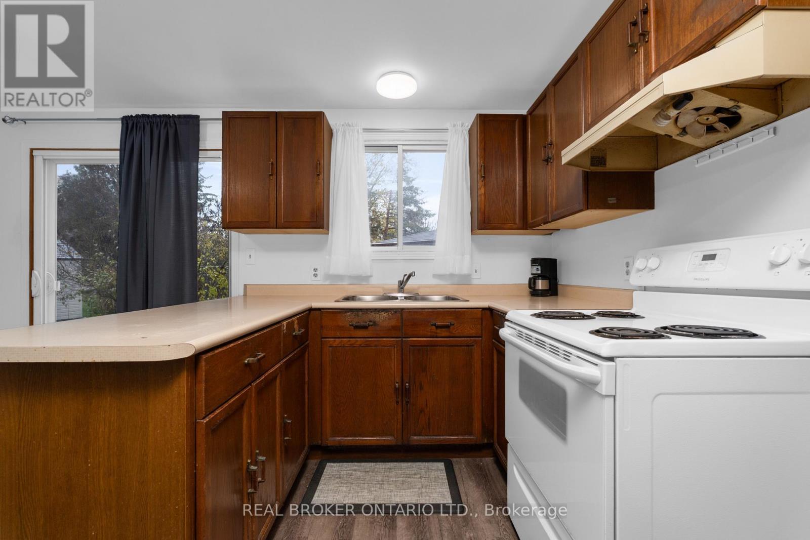8 Maple Leaf Terrace, Innisfil, ON - Indoor Photo Showing Kitchen