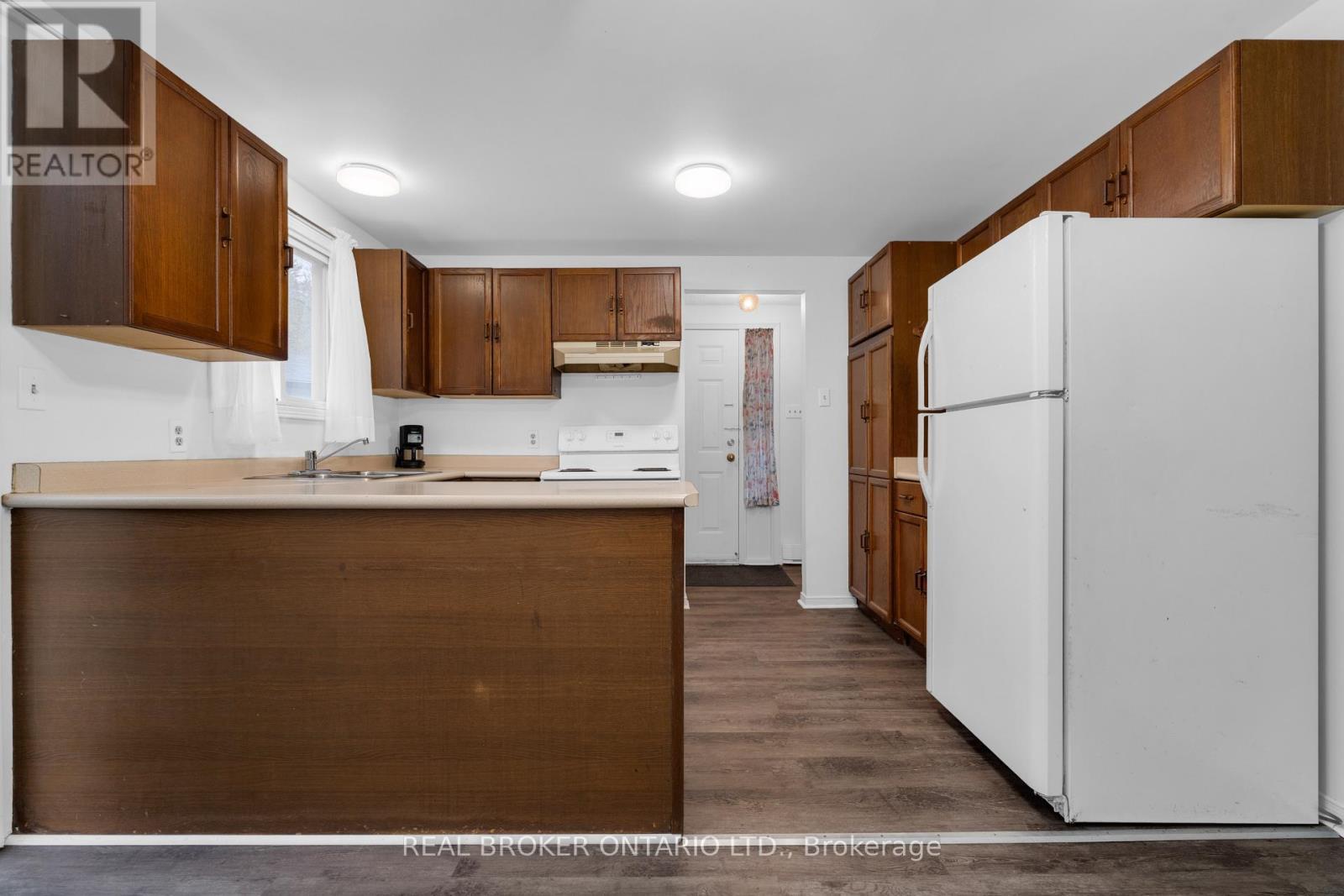 8 Maple Leaf Terrace, Innisfil, ON - Indoor Photo Showing Kitchen