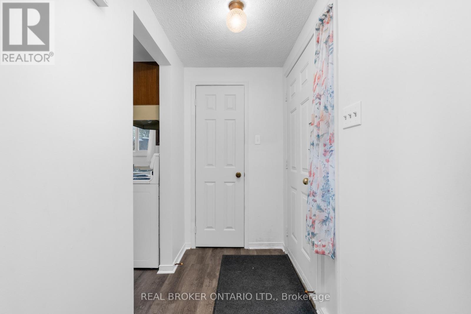 8 Maple Leaf Terrace, Innisfil, ON - Indoor Photo Showing Other Room
