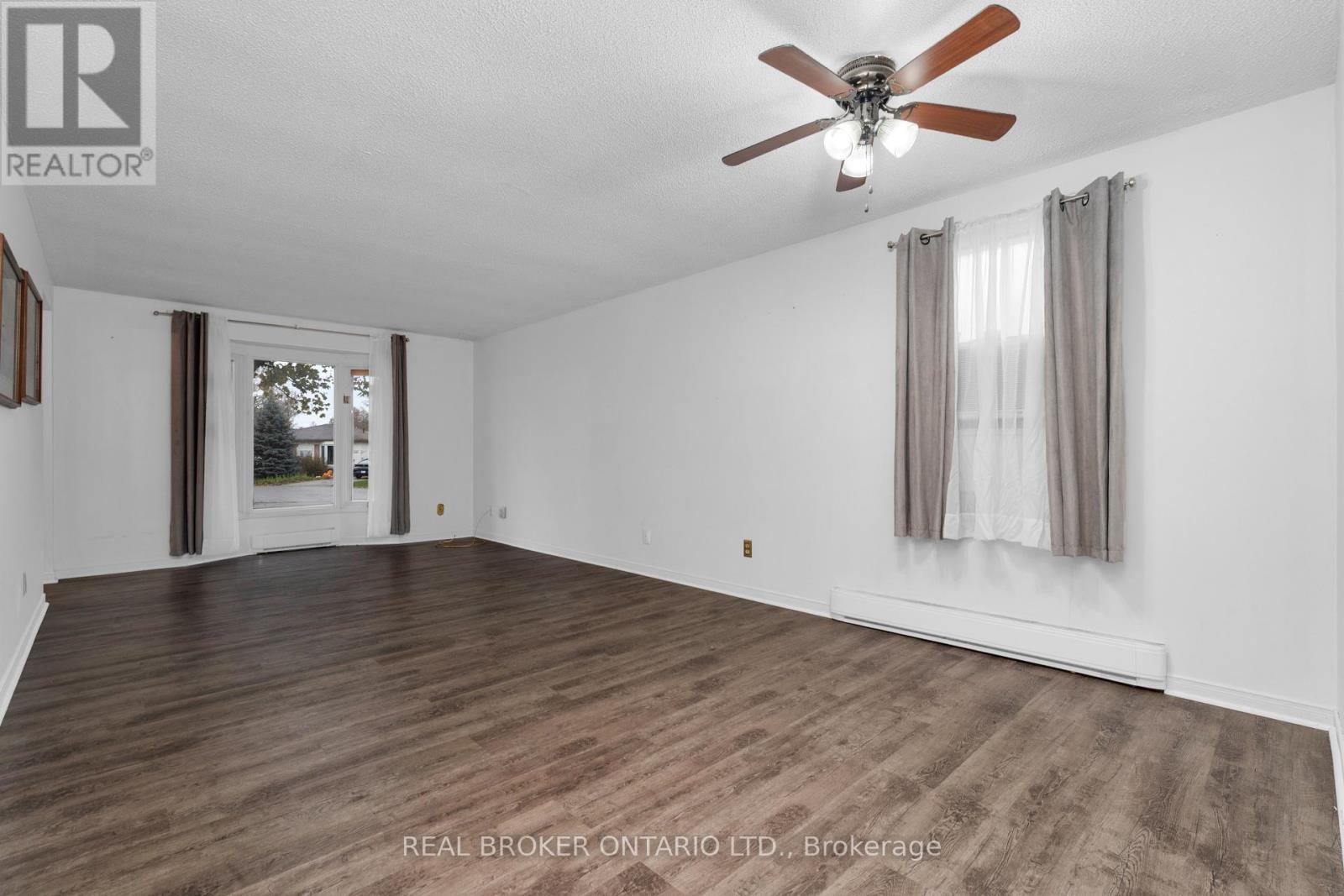 8 Maple Leaf Terrace, Innisfil, ON - Indoor Photo Showing Other Room