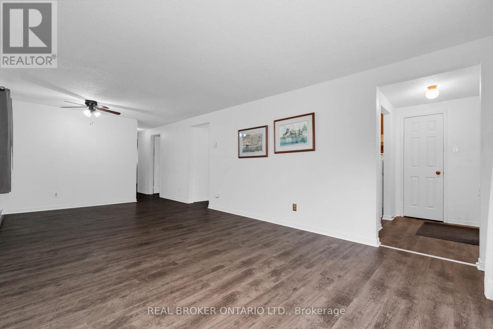 8 Maple Leaf Terrace, Innisfil, ON - Indoor Photo Showing Other Room
