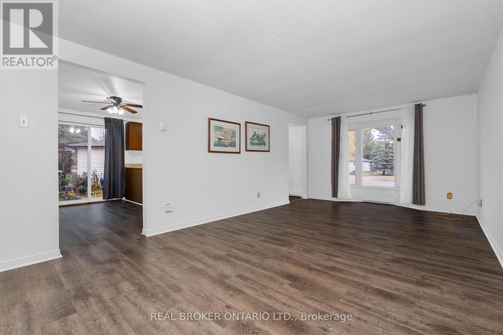 8 Maple Leaf Terrace, Innisfil, ON - Indoor Photo Showing Other Room