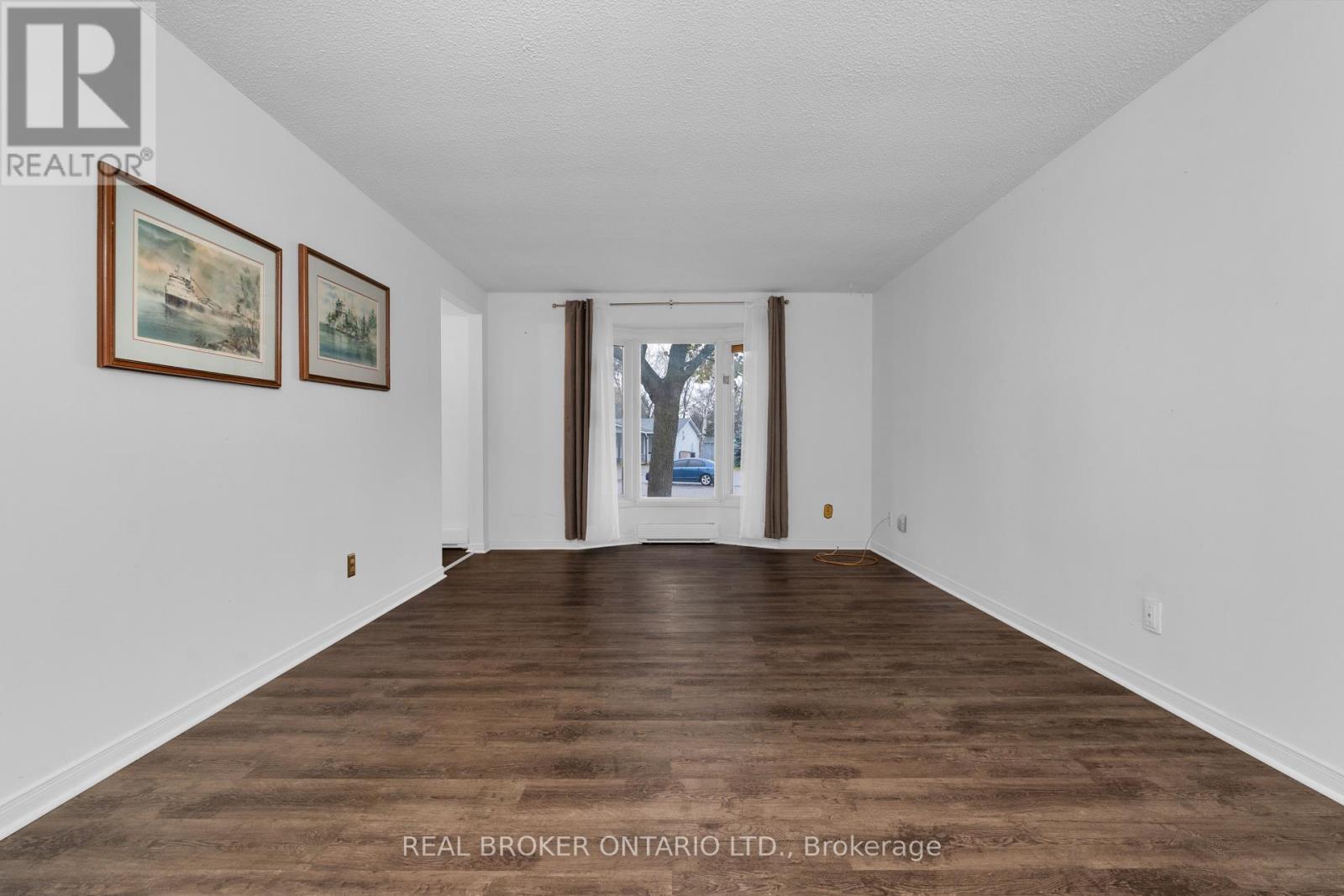 8 Maple Leaf Terrace, Innisfil, ON - Indoor Photo Showing Other Room