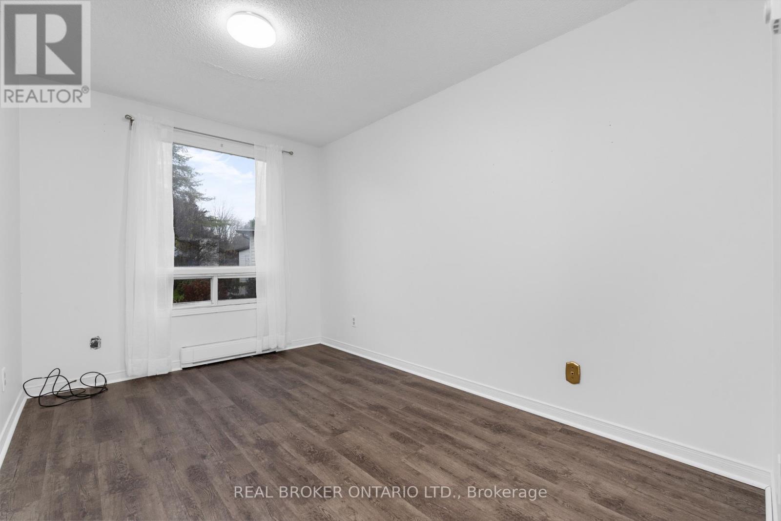 8 Maple Leaf Terrace, Innisfil, ON - Indoor Photo Showing Other Room