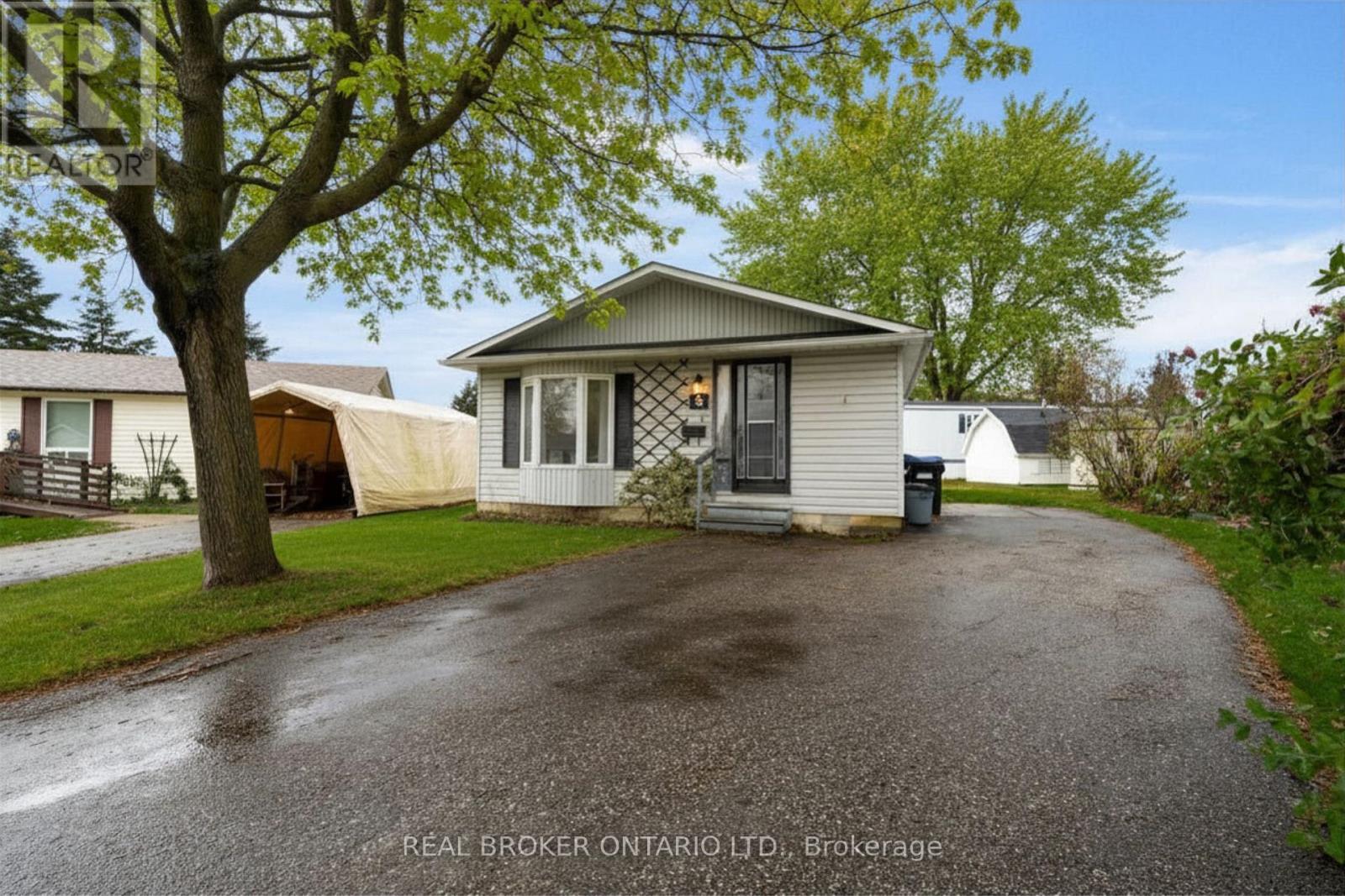 8 Maple Leaf Terrace, Innisfil, ON - Outdoor