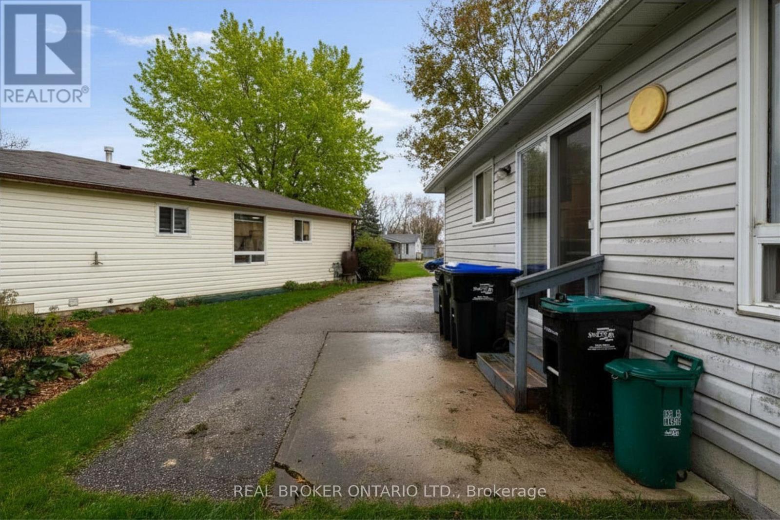 8 Maple Leaf Terrace, Innisfil, ON - Outdoor With Exterior