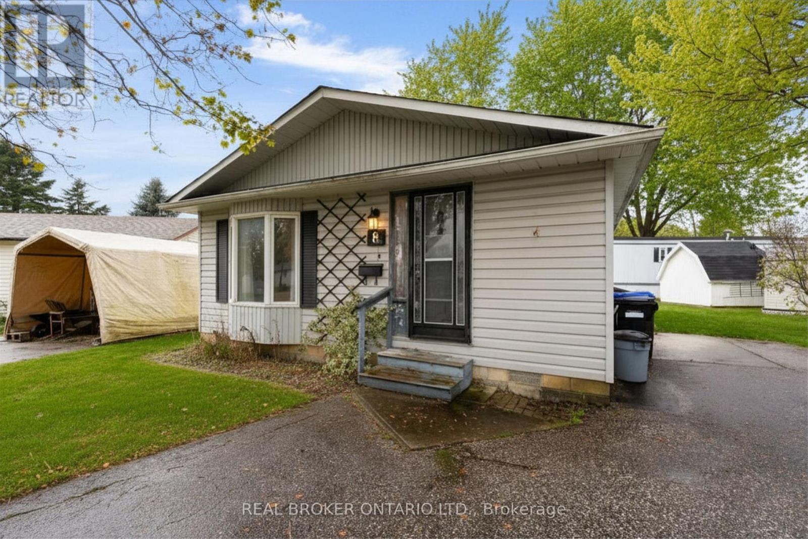8 Maple Leaf Terrace, Innisfil, ON - Outdoor