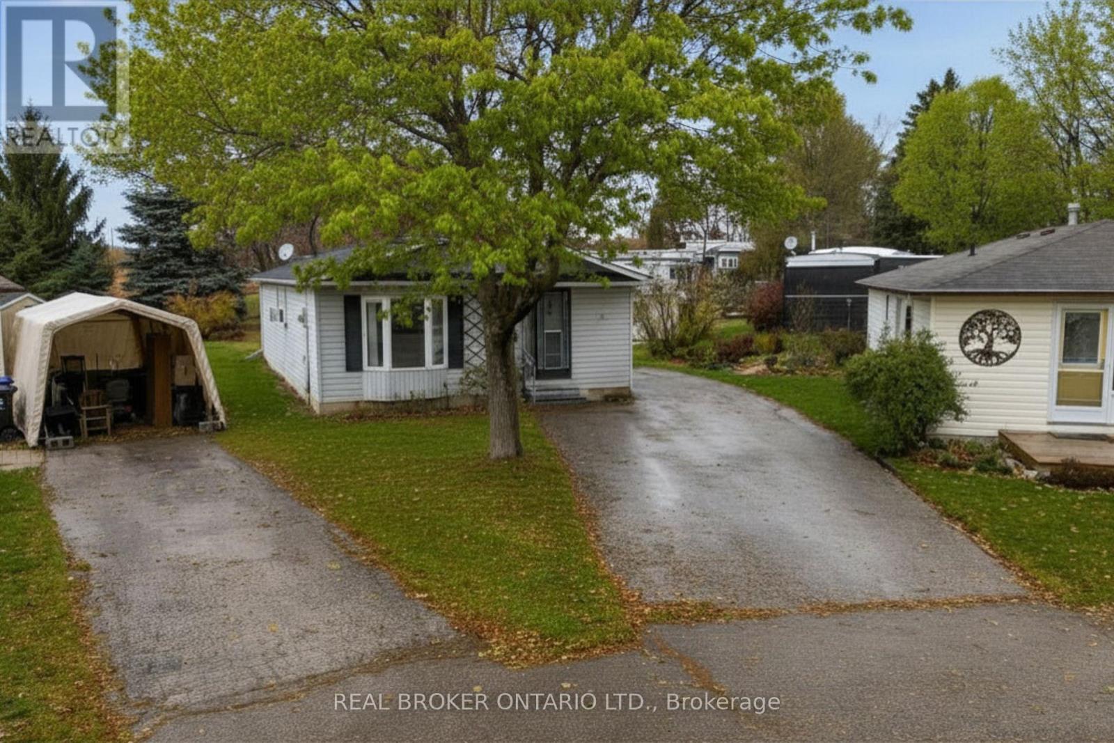 8 Maple Leaf Terrace, Innisfil, ON - Outdoor