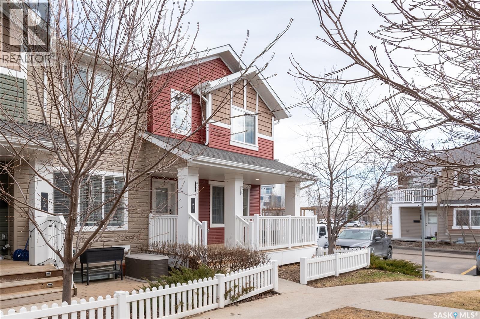 41 5702 Gordon Road, Regina, SK - Outdoor With Facade
