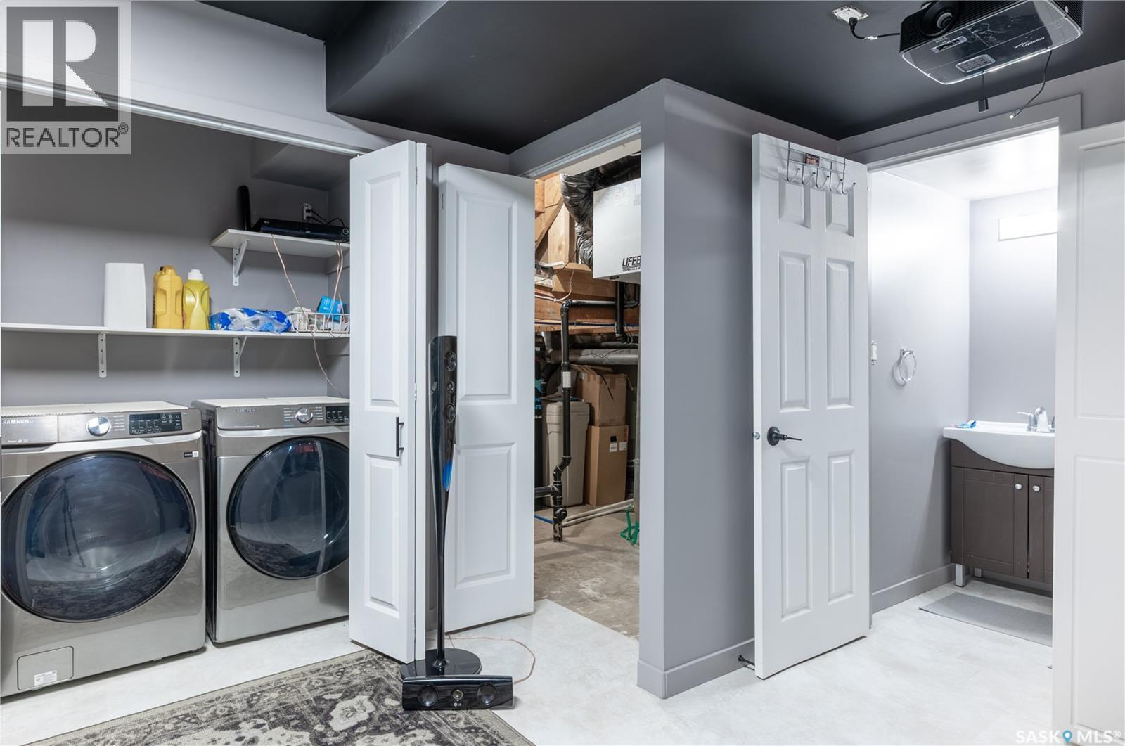 41 5702 Gordon Road, Regina, SK - Indoor Photo Showing Laundry Room