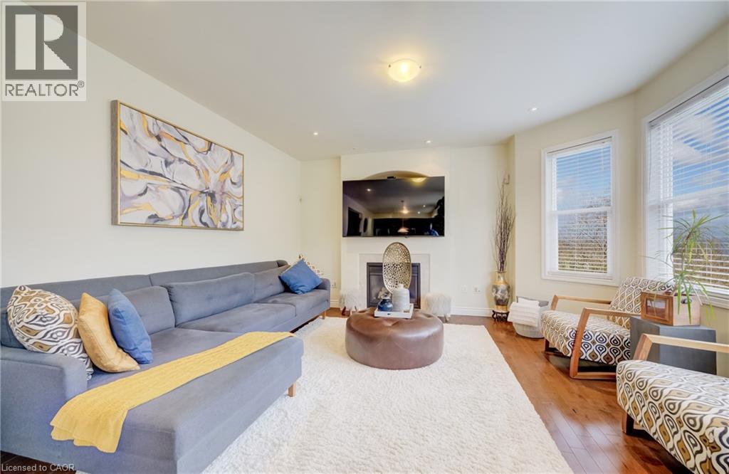 76 Glazebrook Crescent, Cambridge, ON - Indoor Photo Showing Living Room With Fireplace