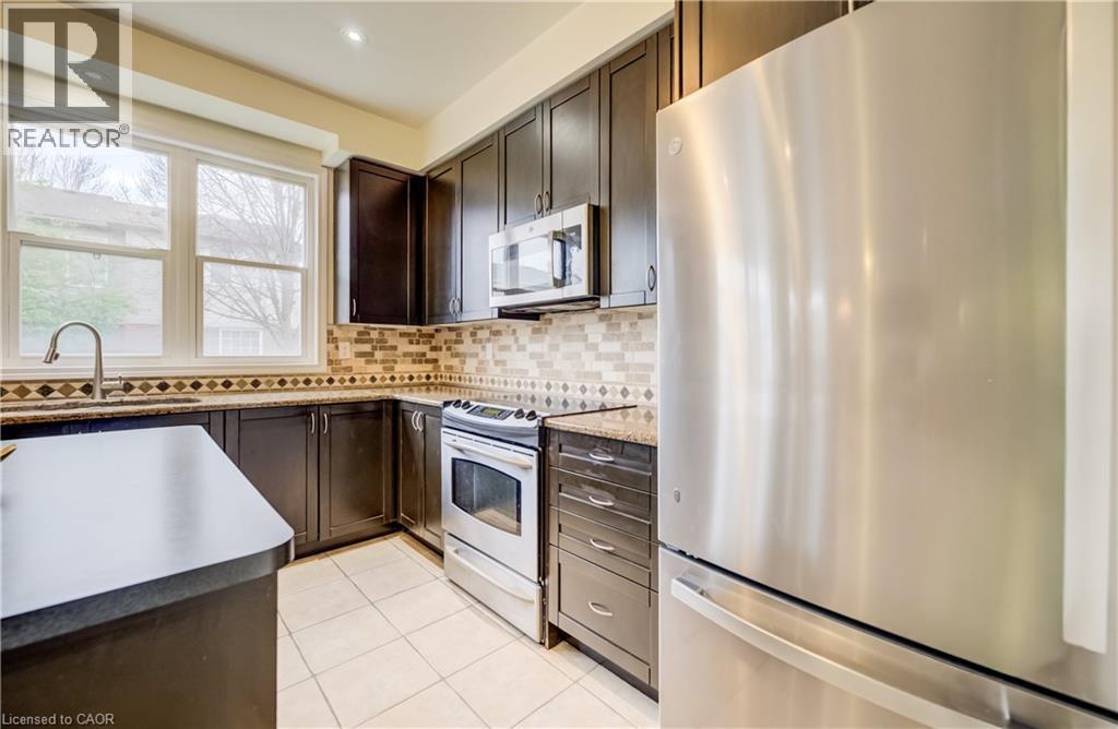 76 Glazebrook Crescent, Cambridge, ON - Indoor Photo Showing Kitchen With Stainless Steel Kitchen With Upgraded Kitchen