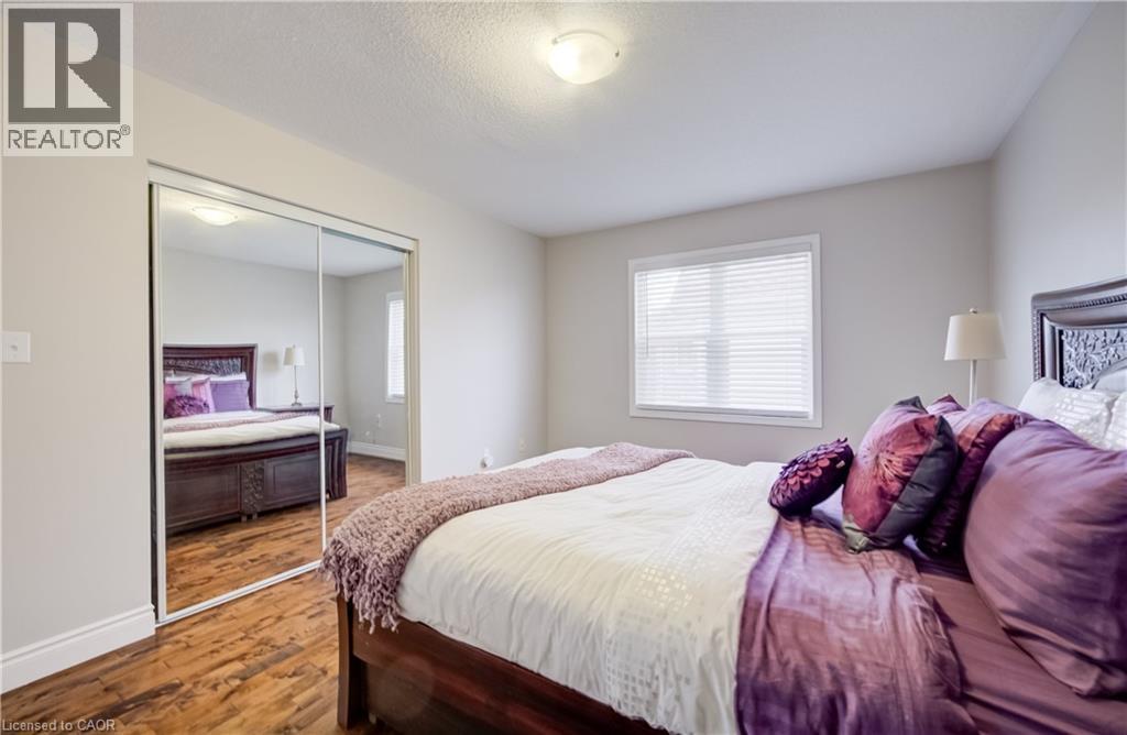 76 Glazebrook Crescent, Cambridge, ON - Indoor Photo Showing Bedroom