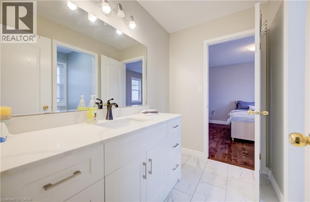76 Glazebrook Crescent, Cambridge, ON - Indoor Photo Showing Bathroom