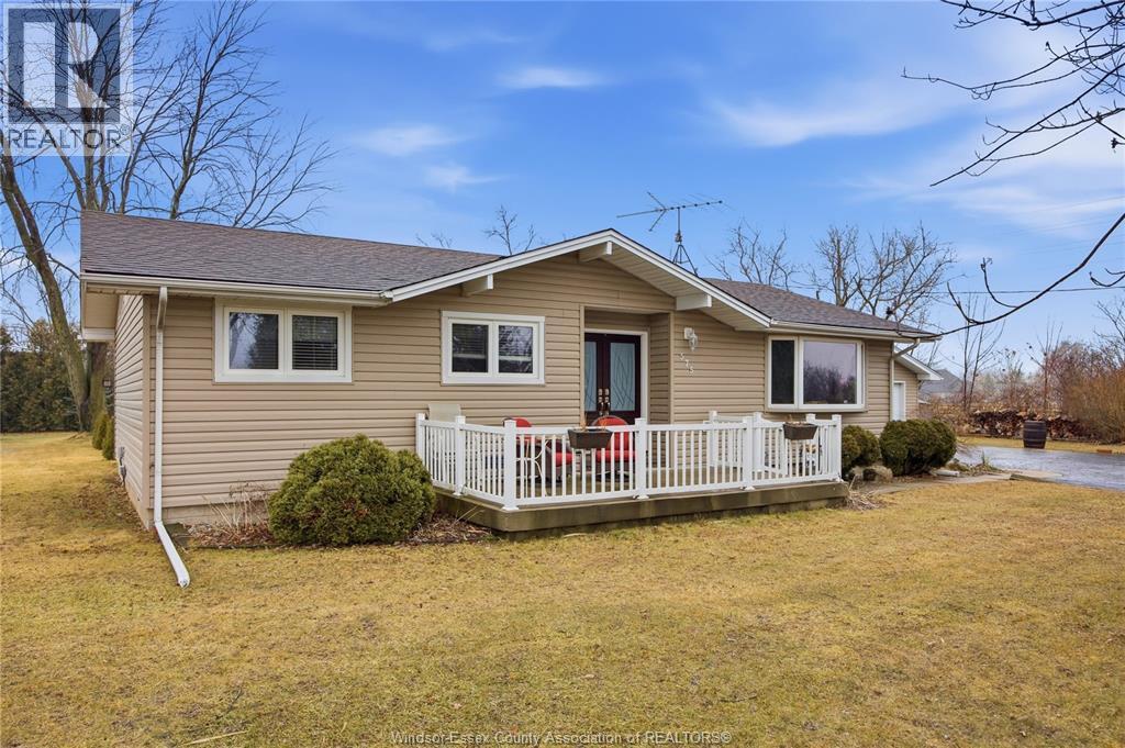575 Middle Sideroad, Amherstburg, ON - Outdoor With Deck Patio Veranda