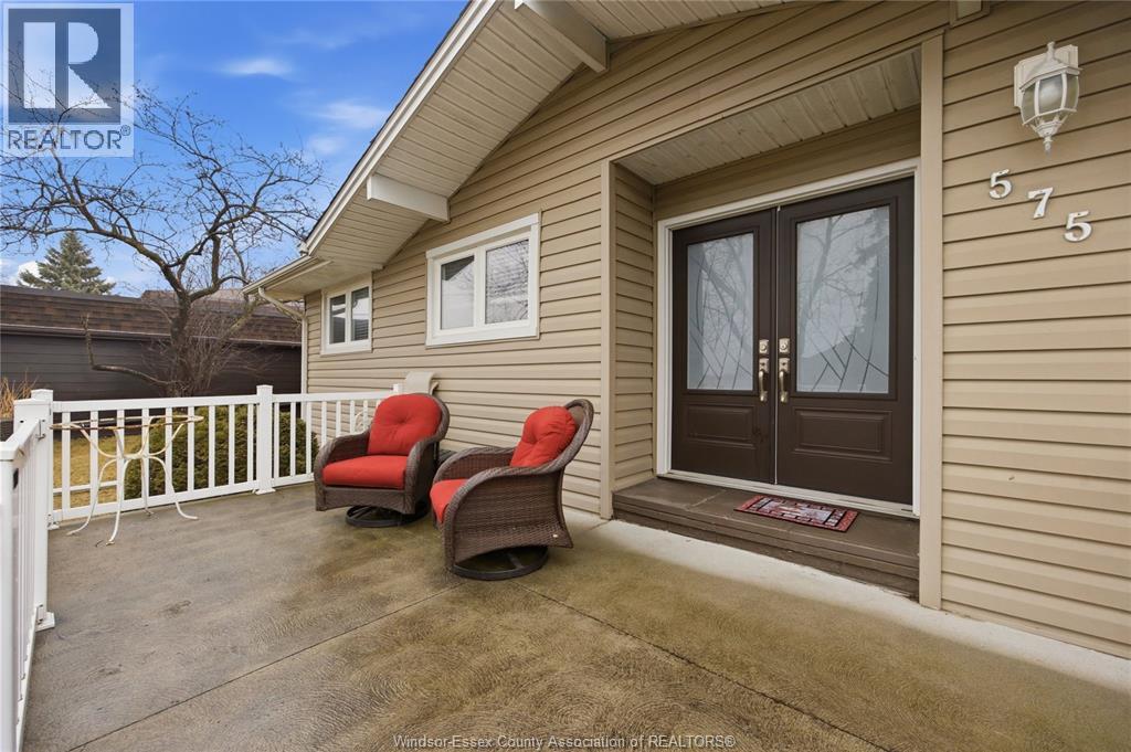 575 Middle Sideroad, Amherstburg, ON - Outdoor With Exterior