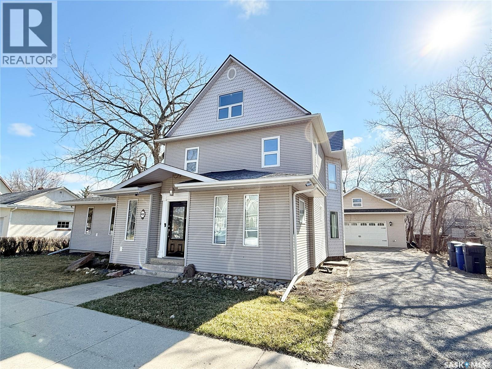 408 Assiniboia Street, Weyburn, SK - Outdoor With Facade