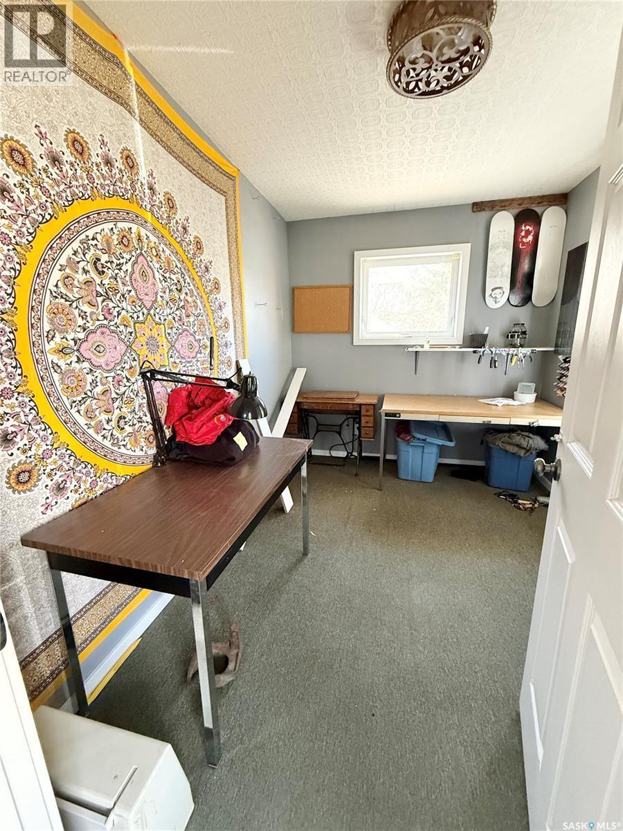 408 Assiniboia Street, Weyburn, SK - Indoor Photo Showing Other Room
