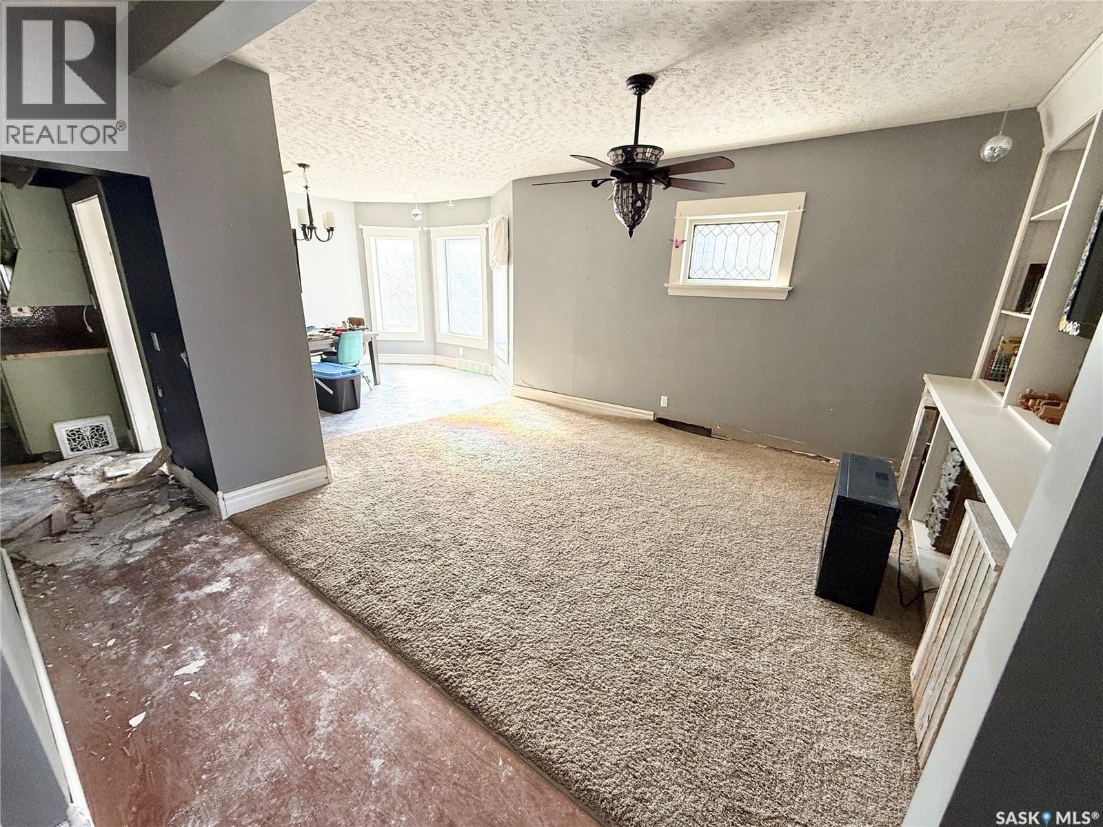 408 Assiniboia Street, Weyburn, SK - Indoor Photo Showing Other Room