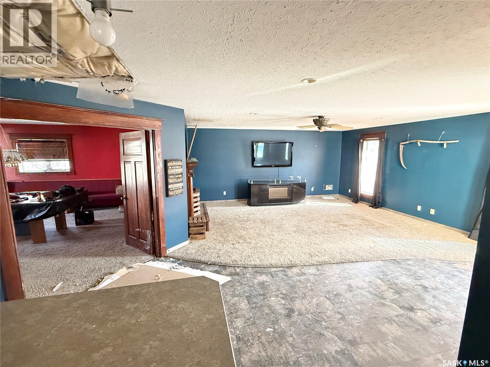 408 Assiniboia Street, Weyburn, SK - Indoor