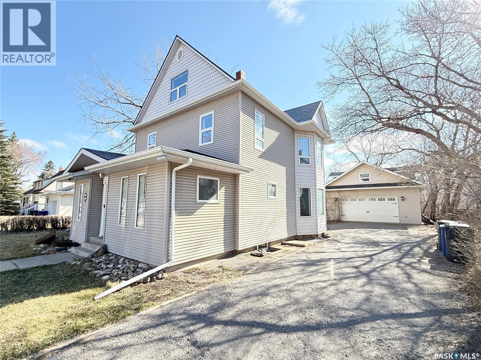 408 Assiniboia Street, Weyburn, SK - Outdoor