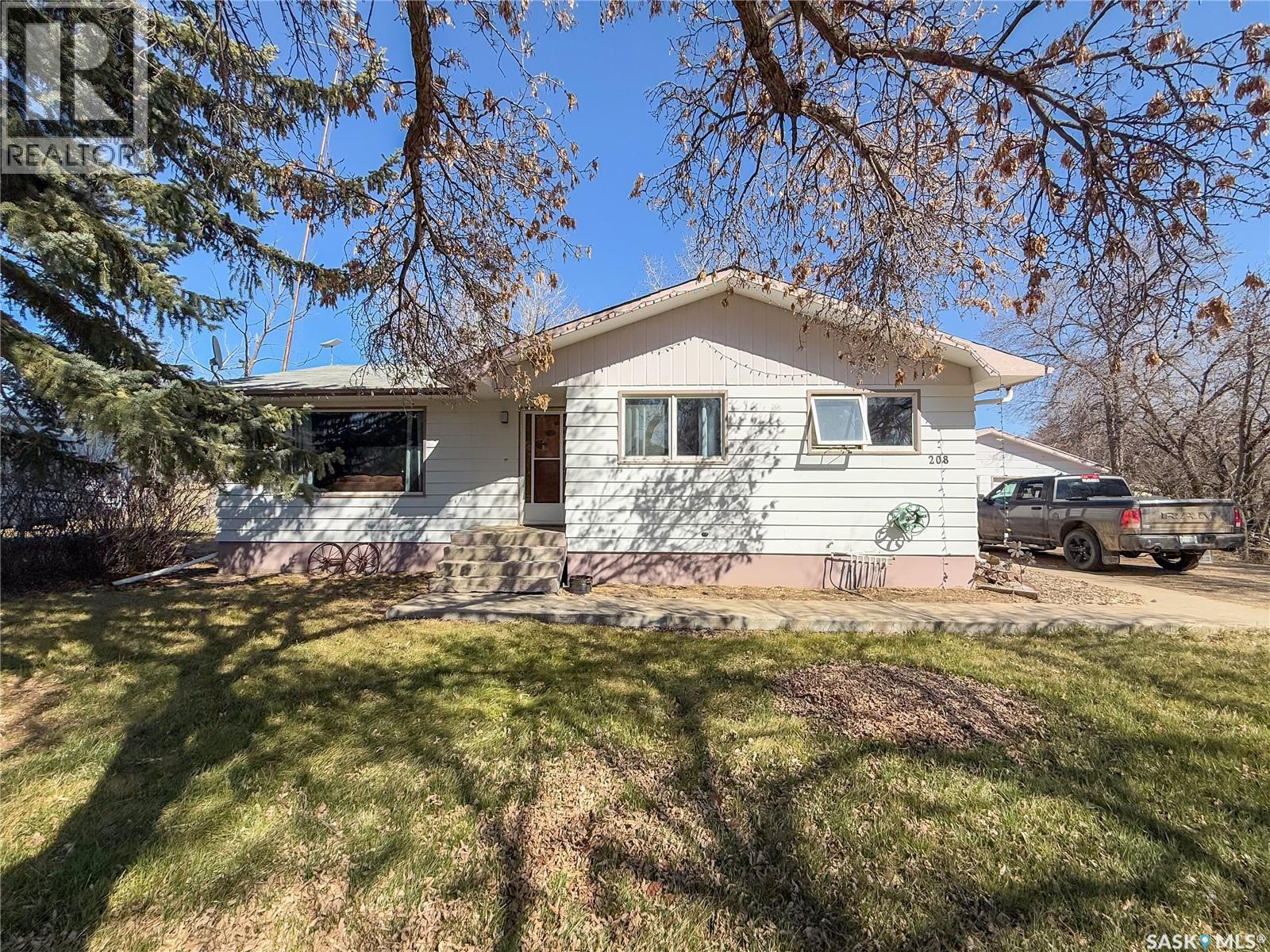 208 1St Street E, Climax, SK - Outdoor
