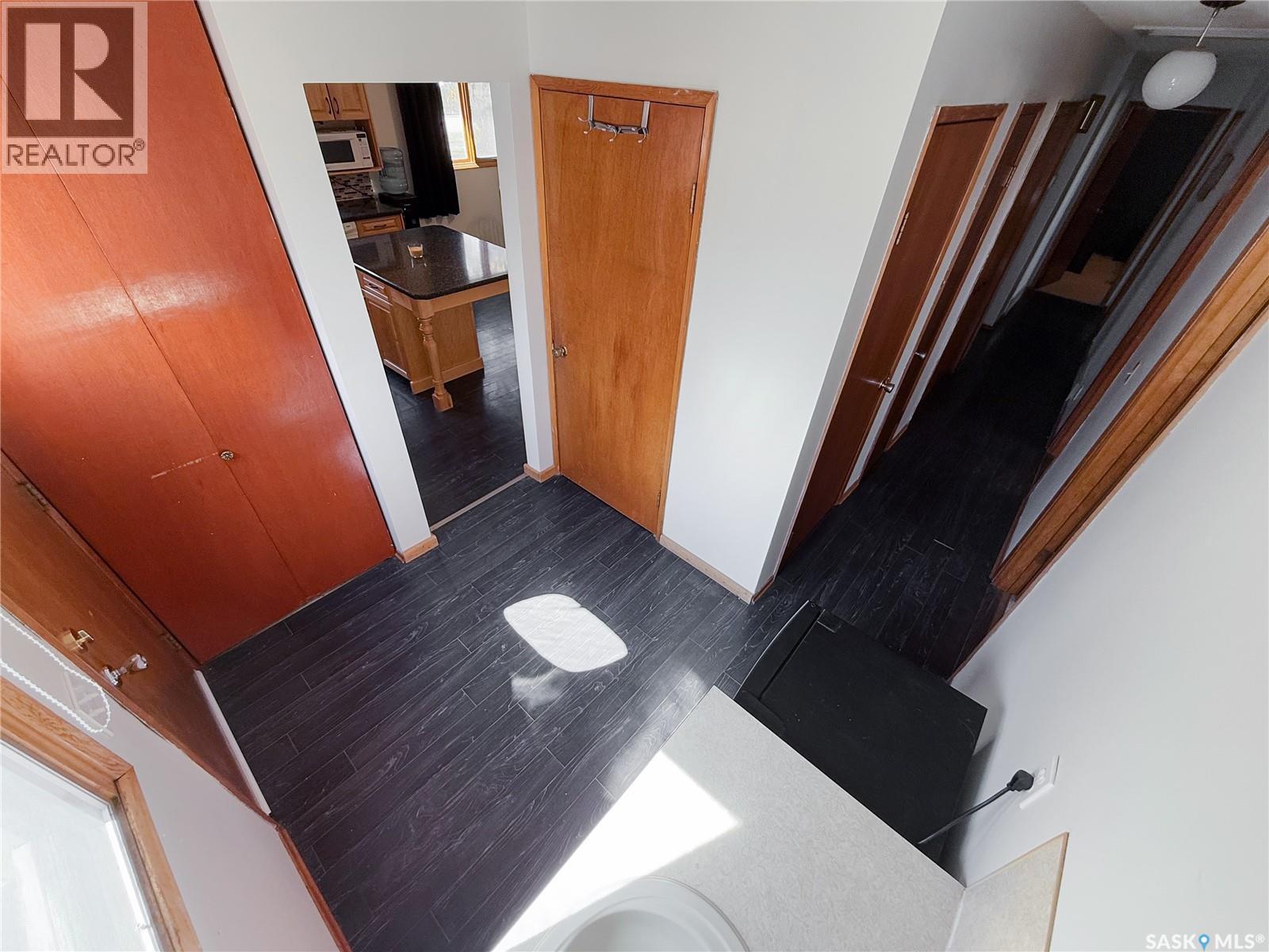 208 1St Street E, Climax, SK - Indoor Photo Showing Other Room