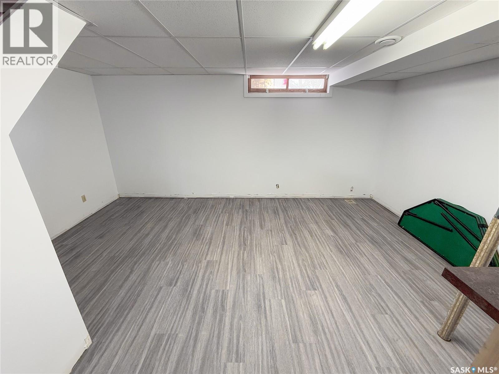 208 1St Street E, Climax, SK - Indoor