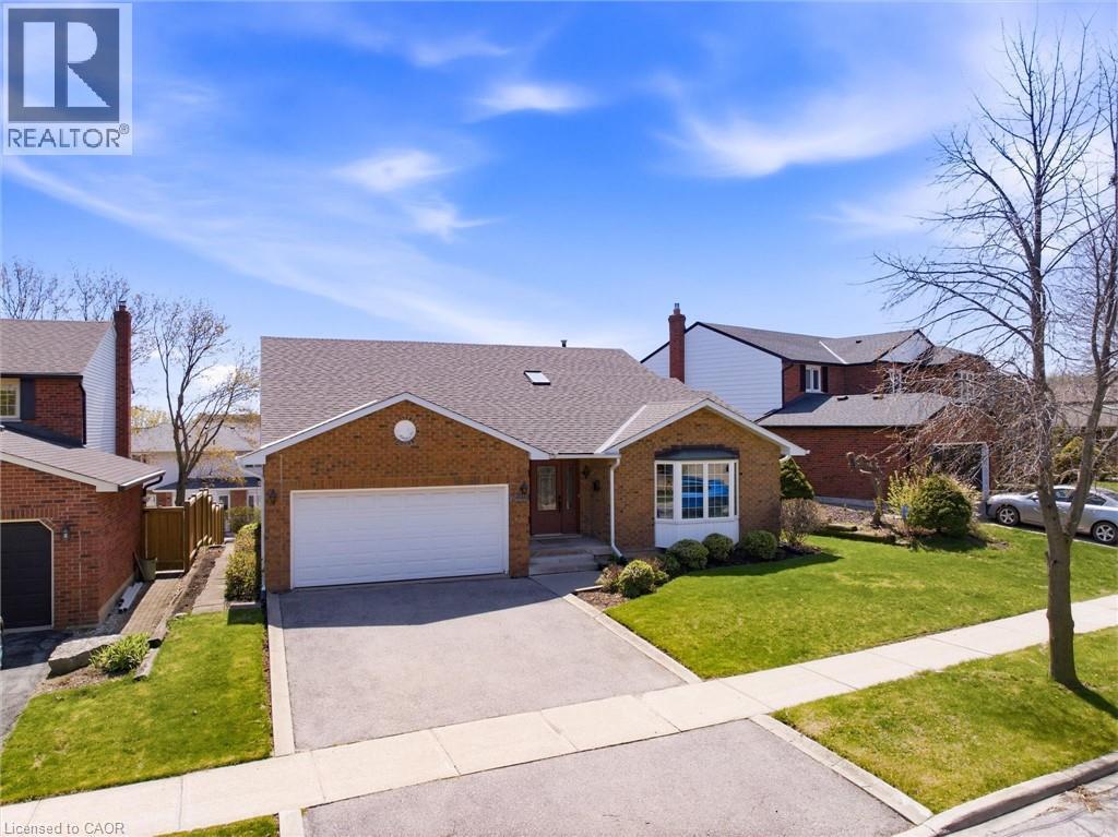 2018 Barlow Crescent, Burlington, ON - Outdoor With Facade