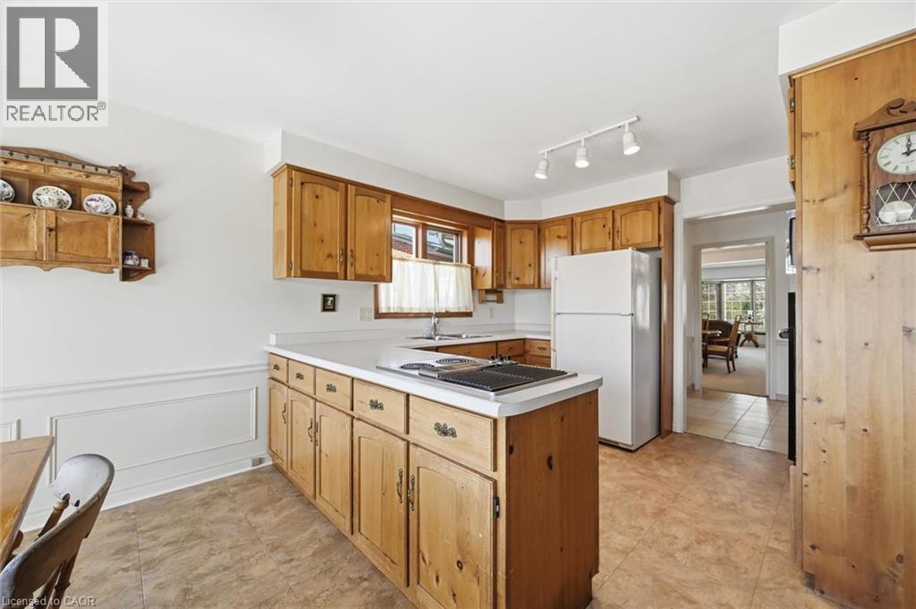 2018 Barlow Crescent, Burlington, ON - Indoor Photo Showing Kitchen