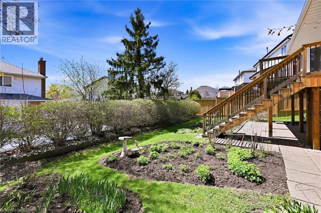 2018 Barlow Crescent, Burlington, ON - Outdoor