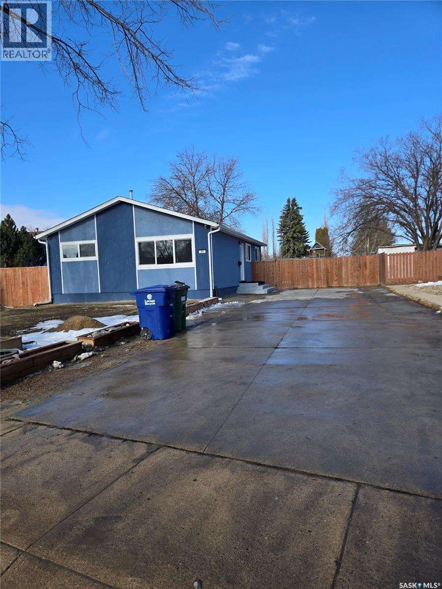 61 Maxwell Crescent, Saskatoon, SK - Outdoor