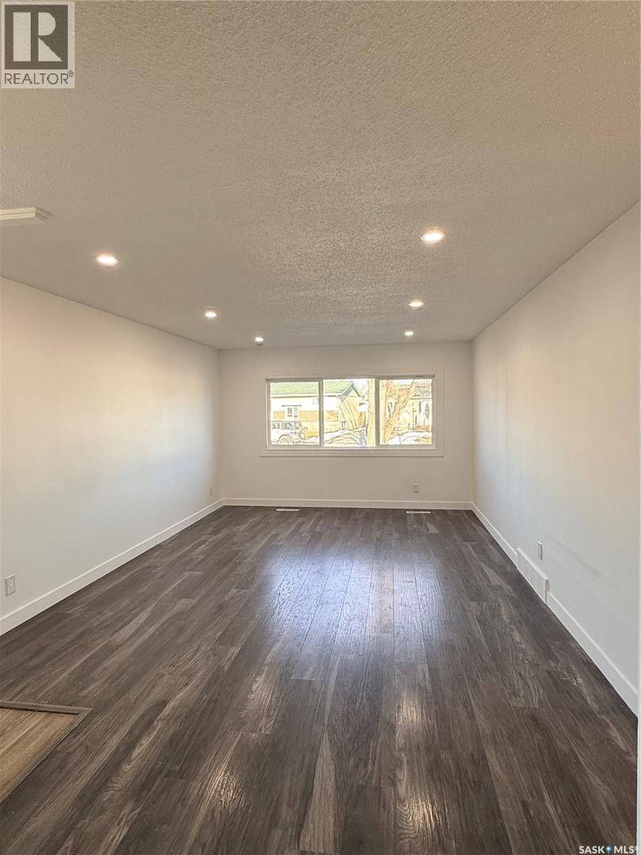 61 Maxwell Crescent, Saskatoon, SK - Indoor Photo Showing Other Room