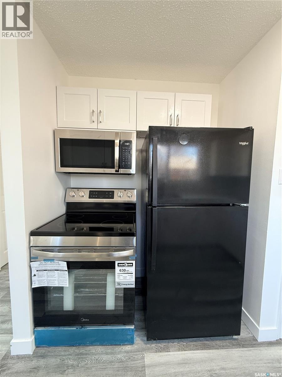 61 Maxwell Crescent, Saskatoon, SK - Indoor Photo Showing Kitchen
