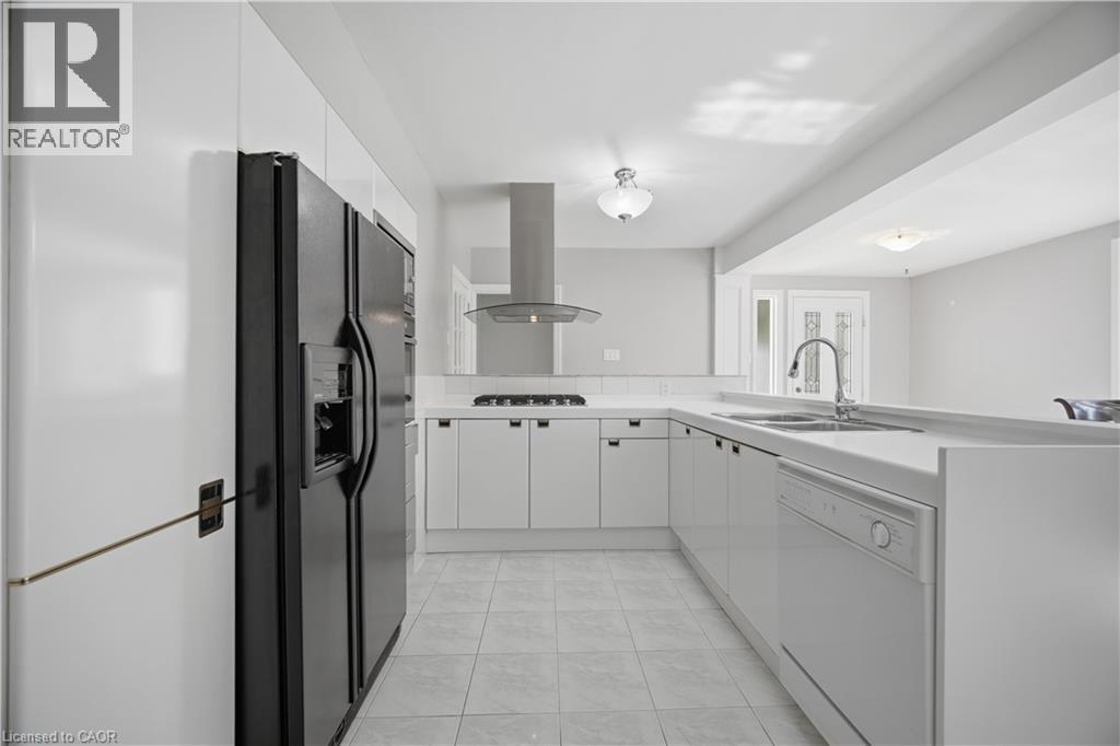 3 Donata Drive, Mississauga, ON - Indoor Photo Showing Kitchen With Double Sink