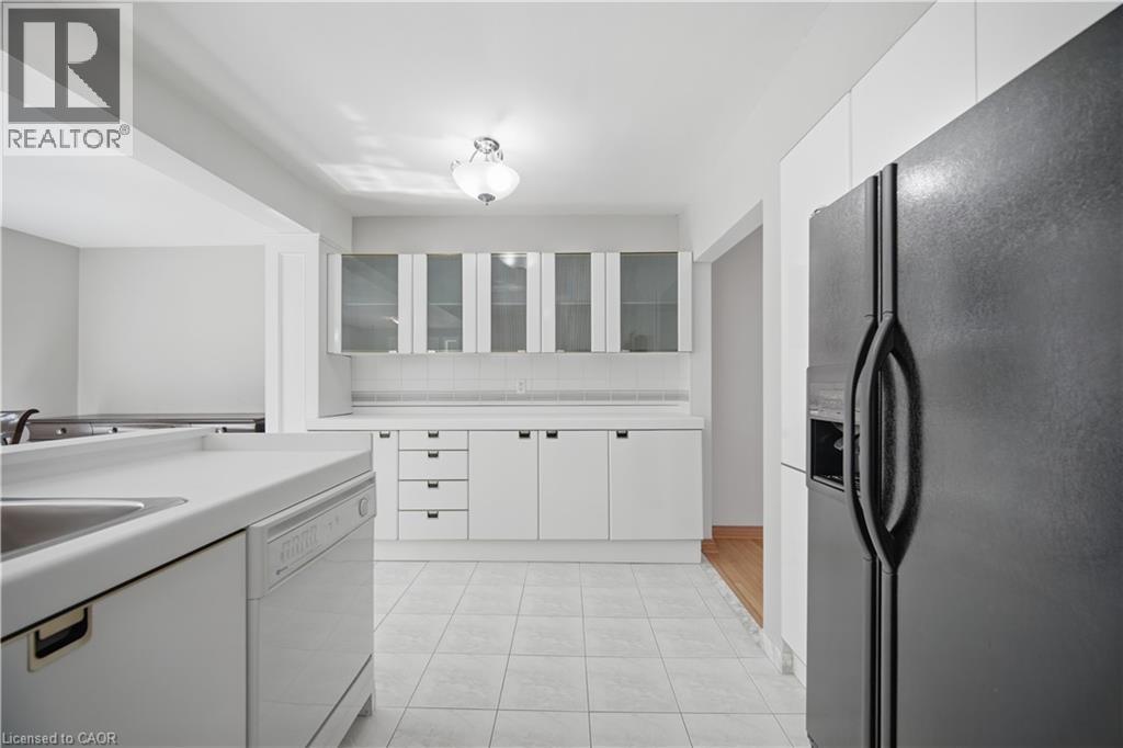 3 Donata Drive, Mississauga, ON - Indoor Photo Showing Kitchen