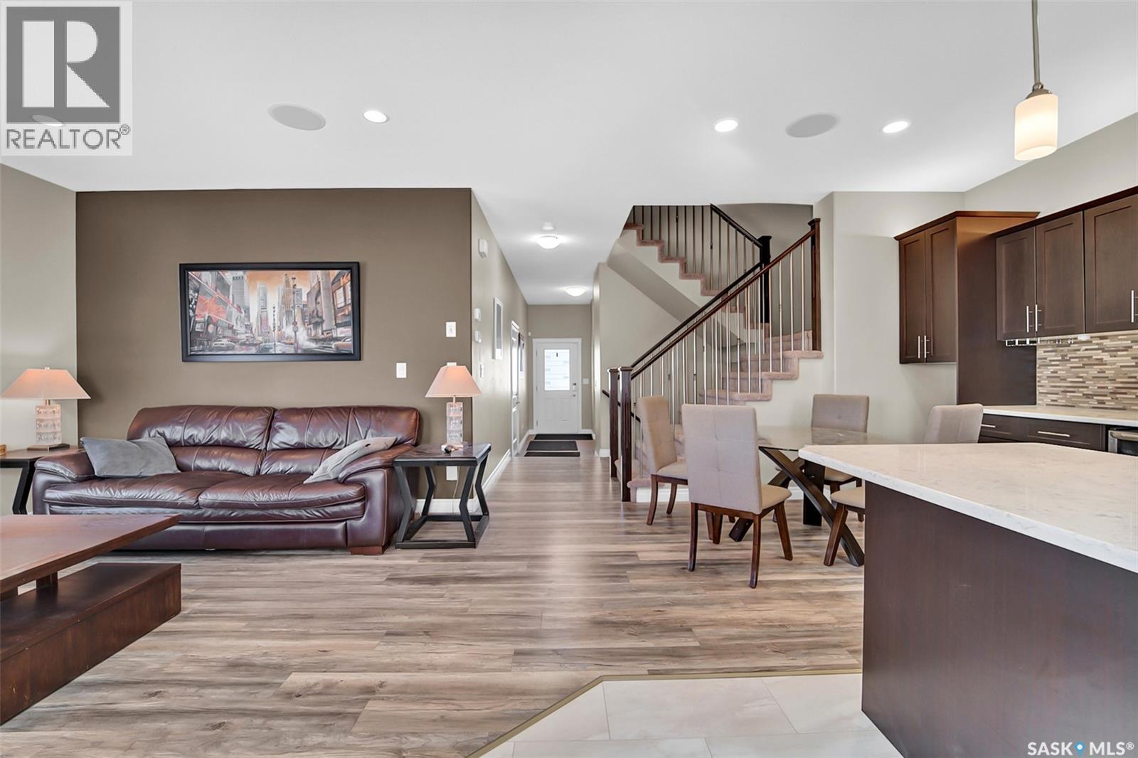 102 Atton Crescent, Saskatoon, SK - Indoor Photo Showing Living Room