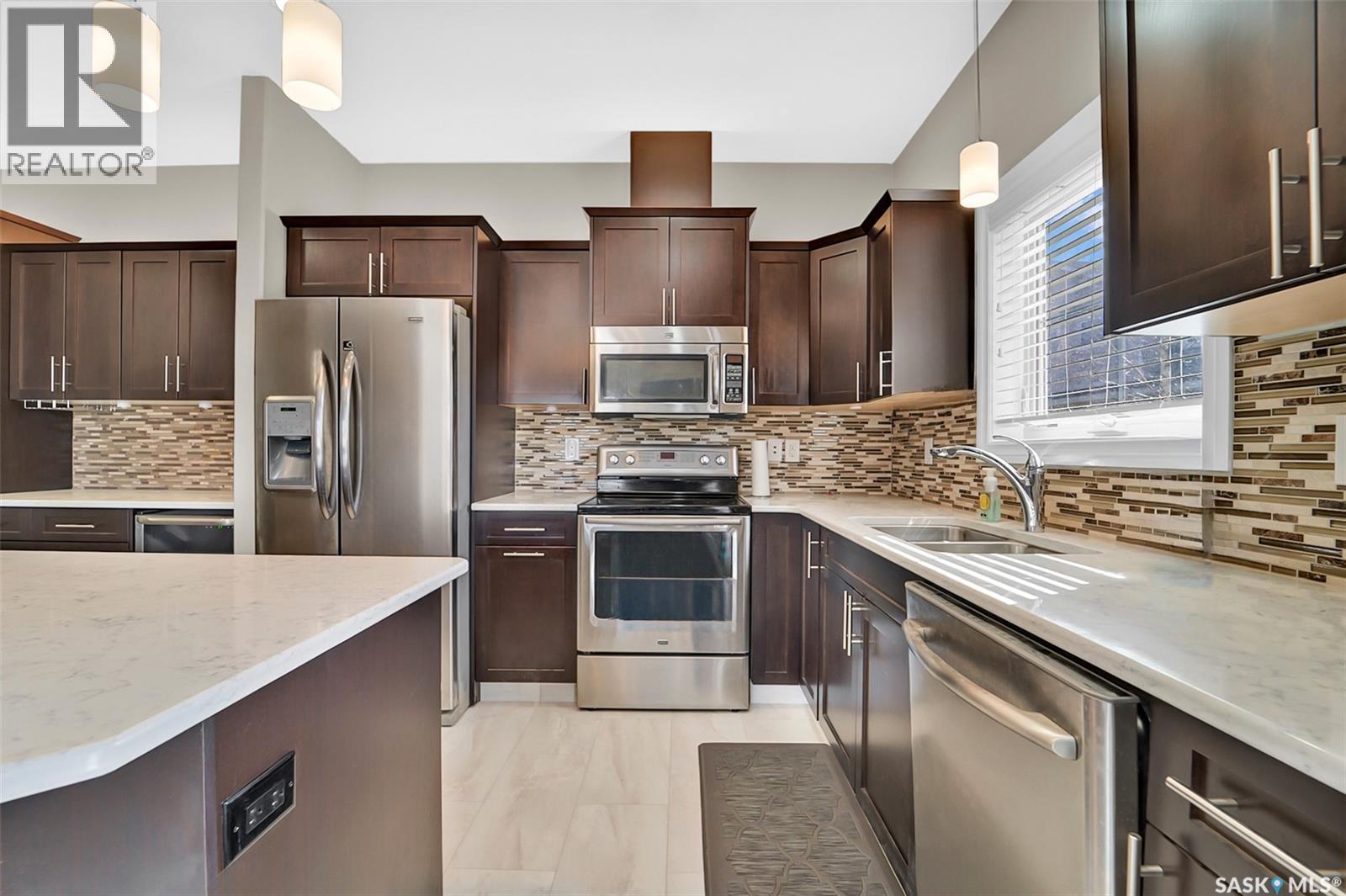 102 Atton Crescent, Saskatoon, SK - Indoor Photo Showing Kitchen With Stainless Steel Kitchen With Double Sink With Upgraded Kitchen