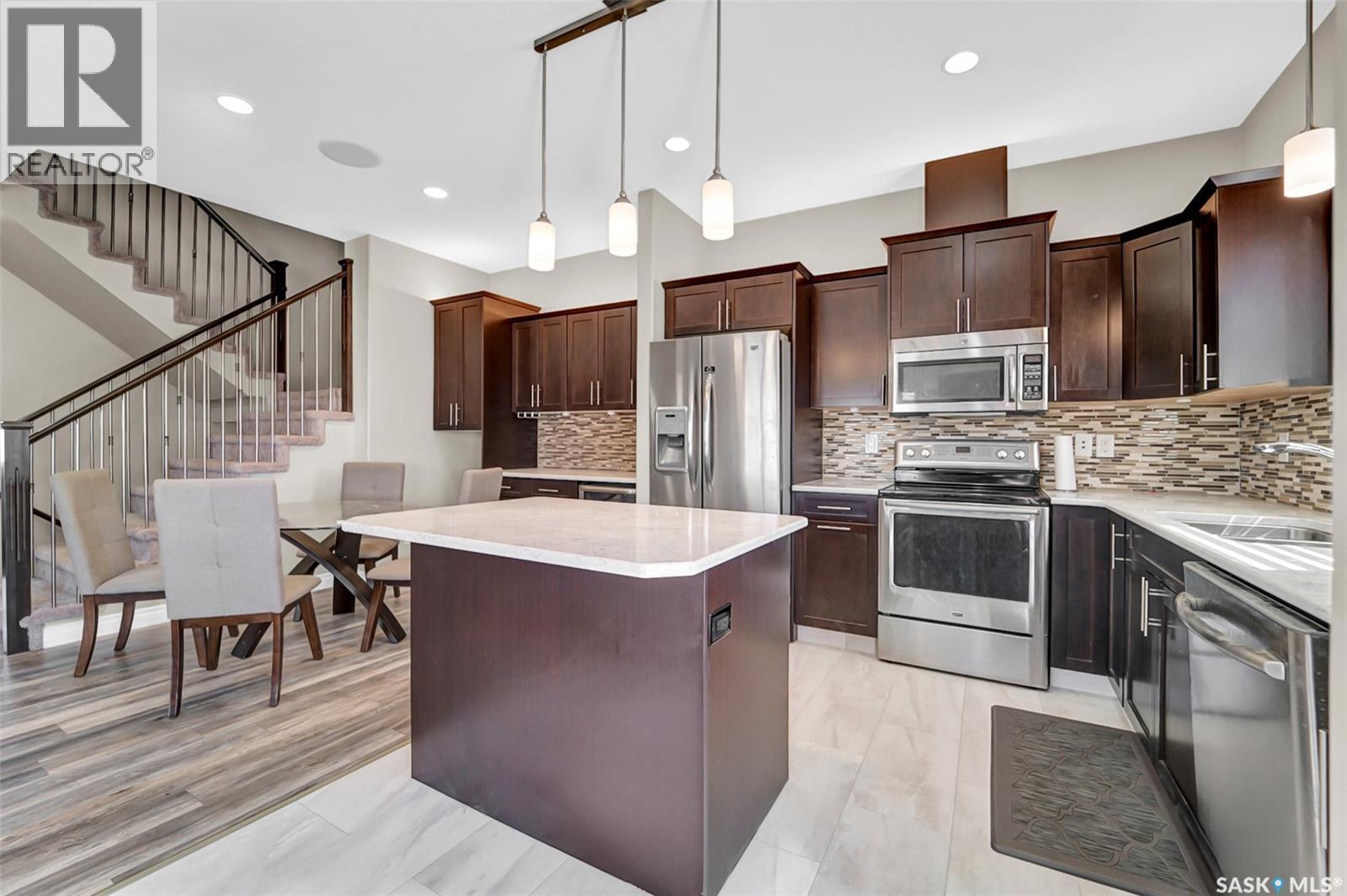102 Atton Crescent, Saskatoon, SK - Indoor Photo Showing Kitchen With Stainless Steel Kitchen With Upgraded Kitchen
