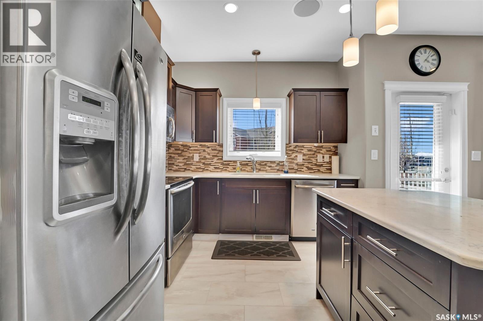 102 Atton Crescent, Saskatoon, SK - Indoor Photo Showing Kitchen With Stainless Steel Kitchen With Upgraded Kitchen