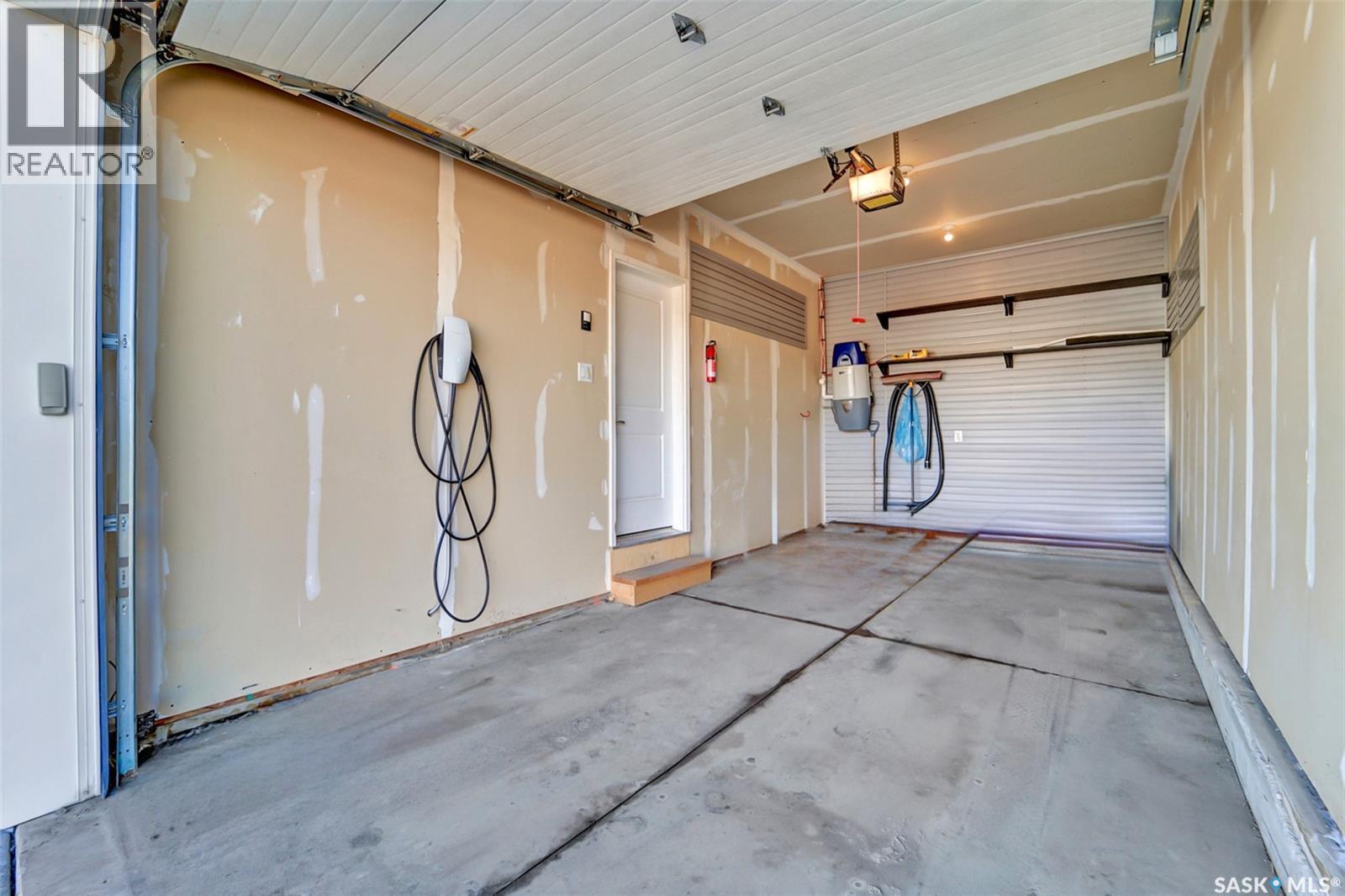 102 Atton Crescent, Saskatoon, SK - Indoor Photo Showing Garage