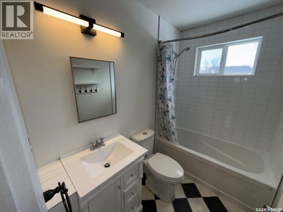 24 Albert Place, Hepburn, SK - Indoor Photo Showing Bathroom