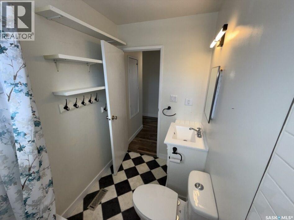 24 Albert Place, Hepburn, SK - Indoor Photo Showing Bathroom