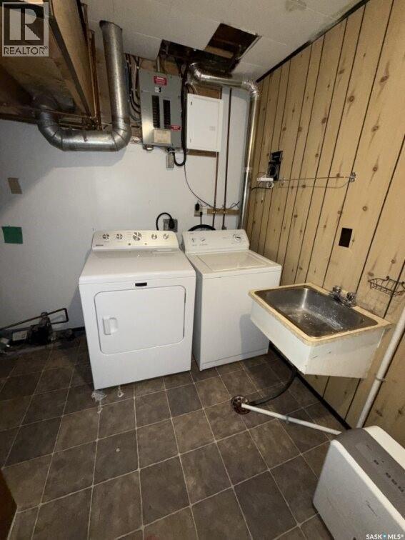 24 Albert Place, Hepburn, SK - Indoor Photo Showing Laundry Room