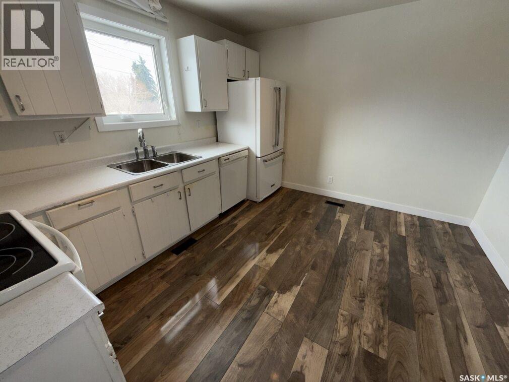24 Albert Place, Hepburn, SK - Indoor Photo Showing Kitchen With Double Sink