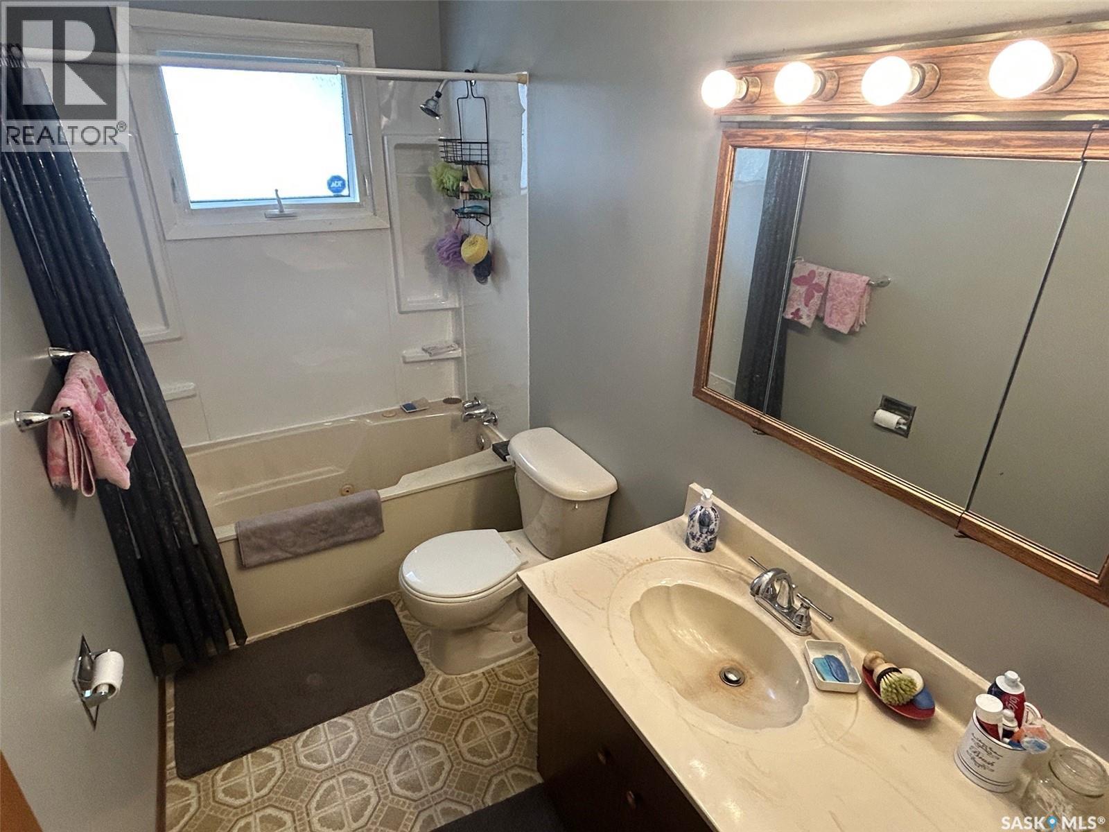97 Maxwell Crescent, Saskatoon, SK - Indoor Photo Showing Bathroom