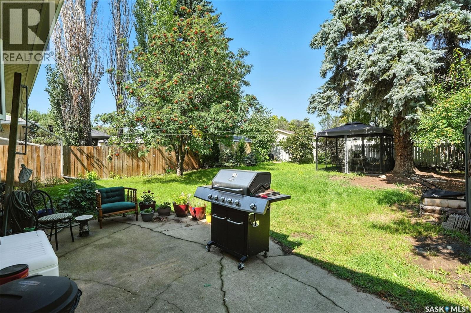 97 Maxwell Crescent, Saskatoon, SK - Outdoor With Backyard